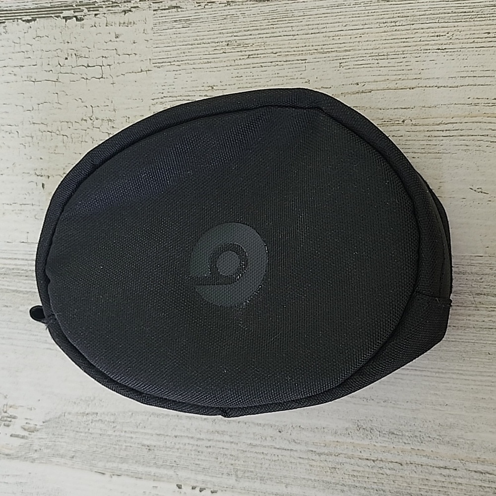 Beats black foldable zipup headphones case with inside pouch CASE ONLY